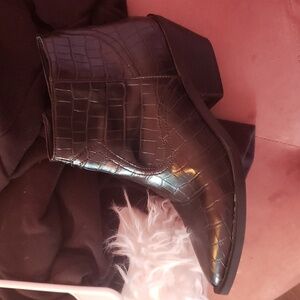 New Guess Western Boot/ booties/ ankle boots